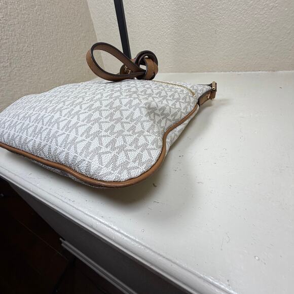 Michael Kors Jet Set Travel Logo Messenger crossbody bag with COA - Picture 13 of 14